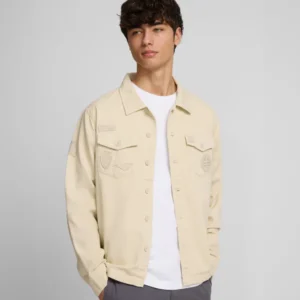 Sobrecamisa desgastada parches piedra